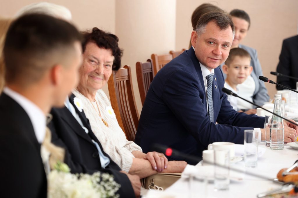 На Дону молодых родителей поддержат единовременной выплатой в 100 тысяч рублей