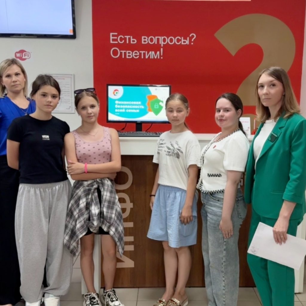 Коллектив МФЦ Заветинского района принял участие во Всероссийской эстафете «Мои финансы»