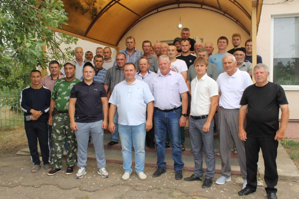 Юрий Величко поздравил коллектив ООО «Племзавод Федосеевский» с окончанием уборочной кампании