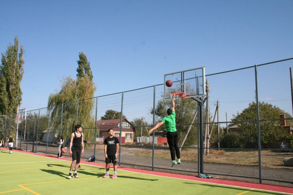 Юрий Слюсарь предложил создавать инфраструктуру для массового спорта за счет увеличения уличных площадок