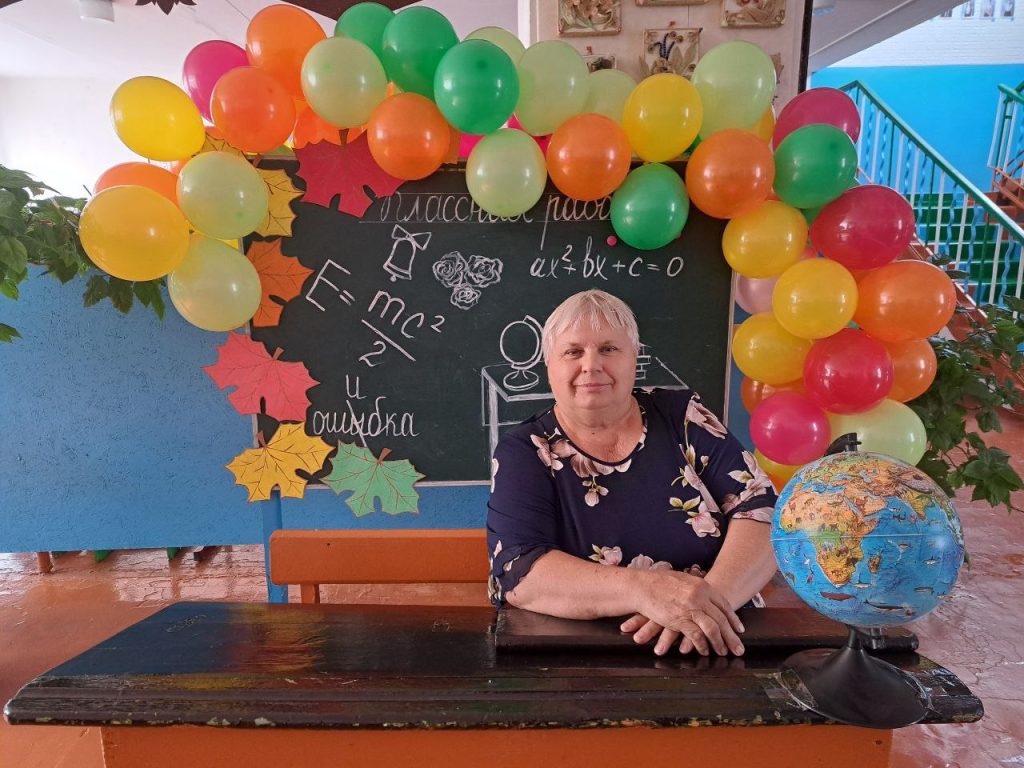 Учитель — тот, кто превращает мечты в реальность и знания — в силу