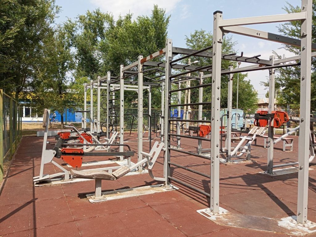 Проведены работы по ремонту тренажёров на спортплощадке в Заветном