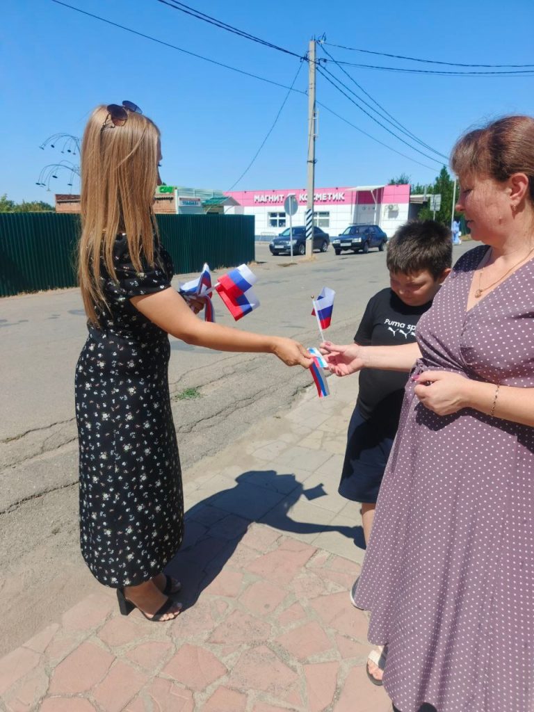 На территории Заветинского сельского поселения проведена патриотическая акция «Триколор»