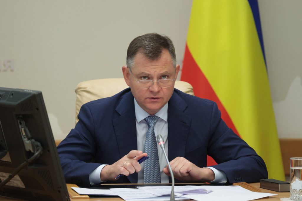 Юрий Слюсарь потребовал оперативно завершить установку детских площадок в муниципалитетах Дона