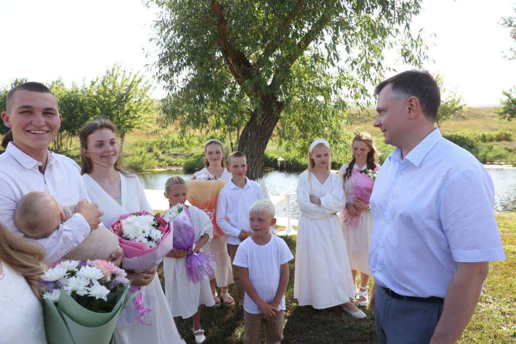 Юрий Слюсарь: «Подарочные наборы новорожденным начнут выдавать на Дону со следующего года»