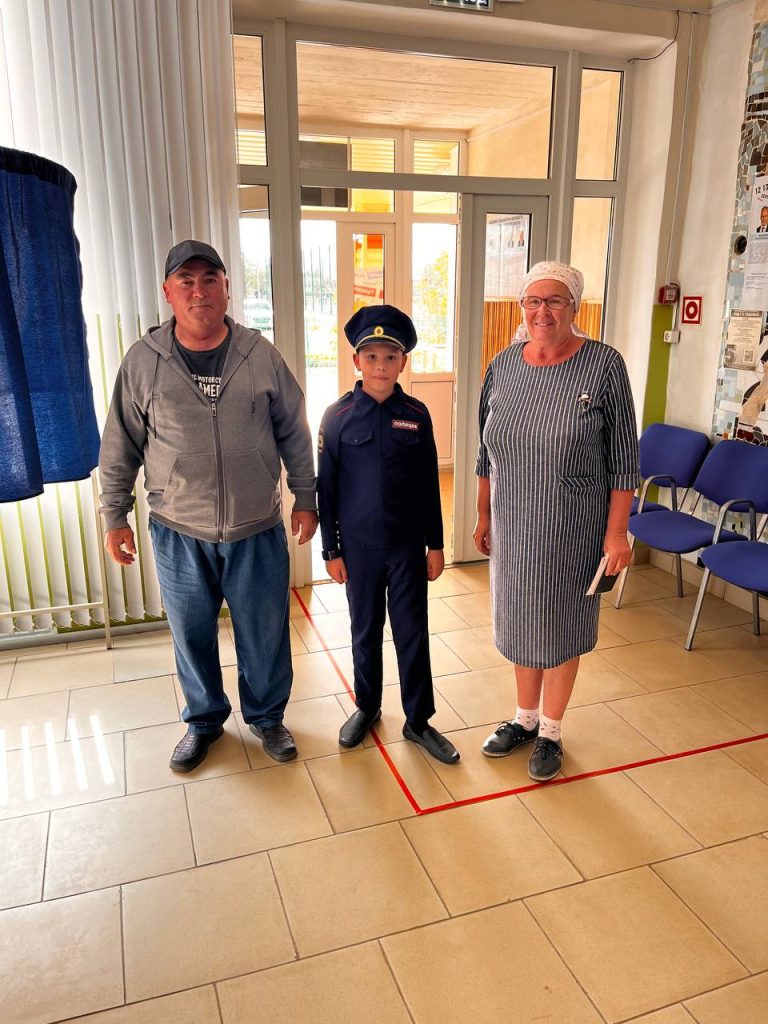 Жители Заветинского района принимают участие в голосовании на выборах-2025