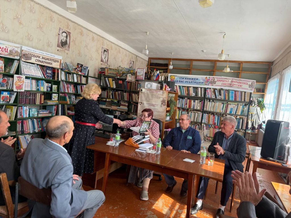 В библиотеке с.Федосеевка прошла презентация книги «Федосеевка. Близкая и родная»
