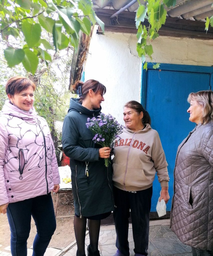 Поздравили земляков старшего поколения