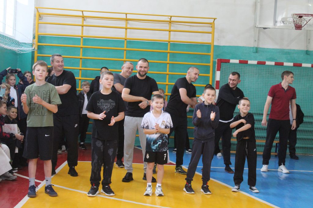 Папа и дети – лучшие друзья на свете: В Заветинской ДЮСШ прошло мероприятие, посвящённое Дню отца