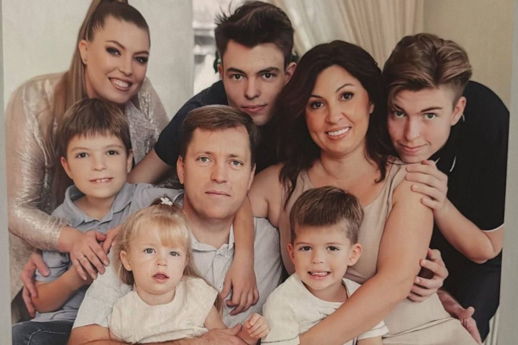 Семья Гнидиных из Ростовской области получила медаль ордена «Родительская слава»