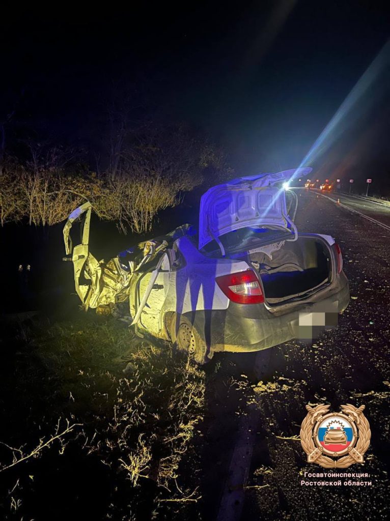 Автобус, следовавший из Ростова в Заветное, попал в ДТП