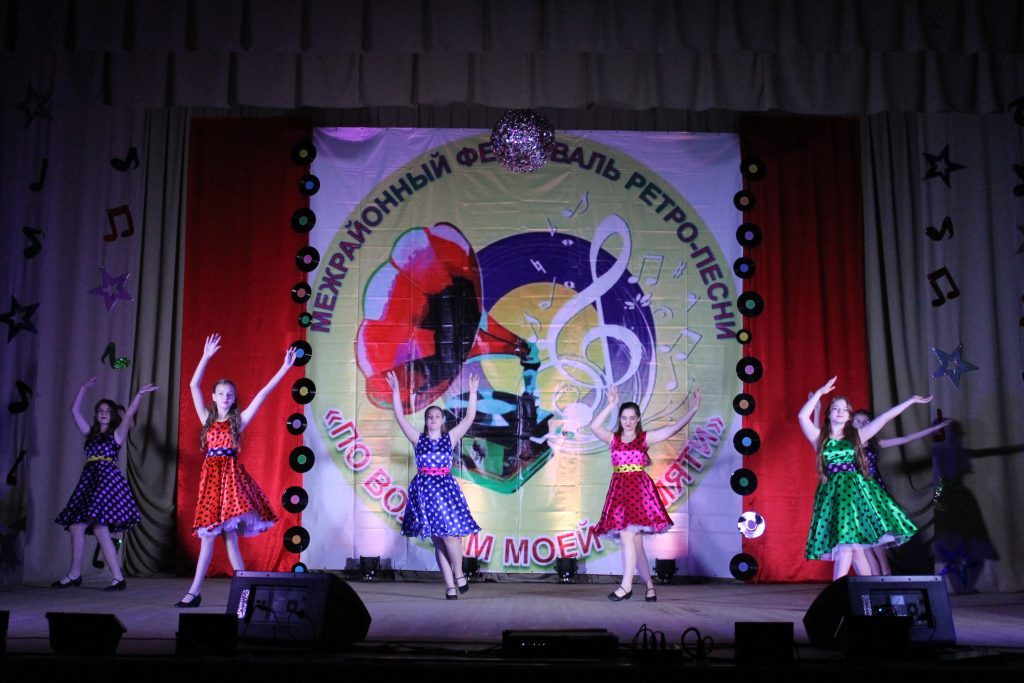 Межрайонный фестиваль ретро-песни состоялся в Заветинском РДК