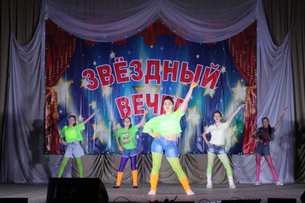 «Звездный вечер»: В Заветинском РДК состоялся отчетный концерт