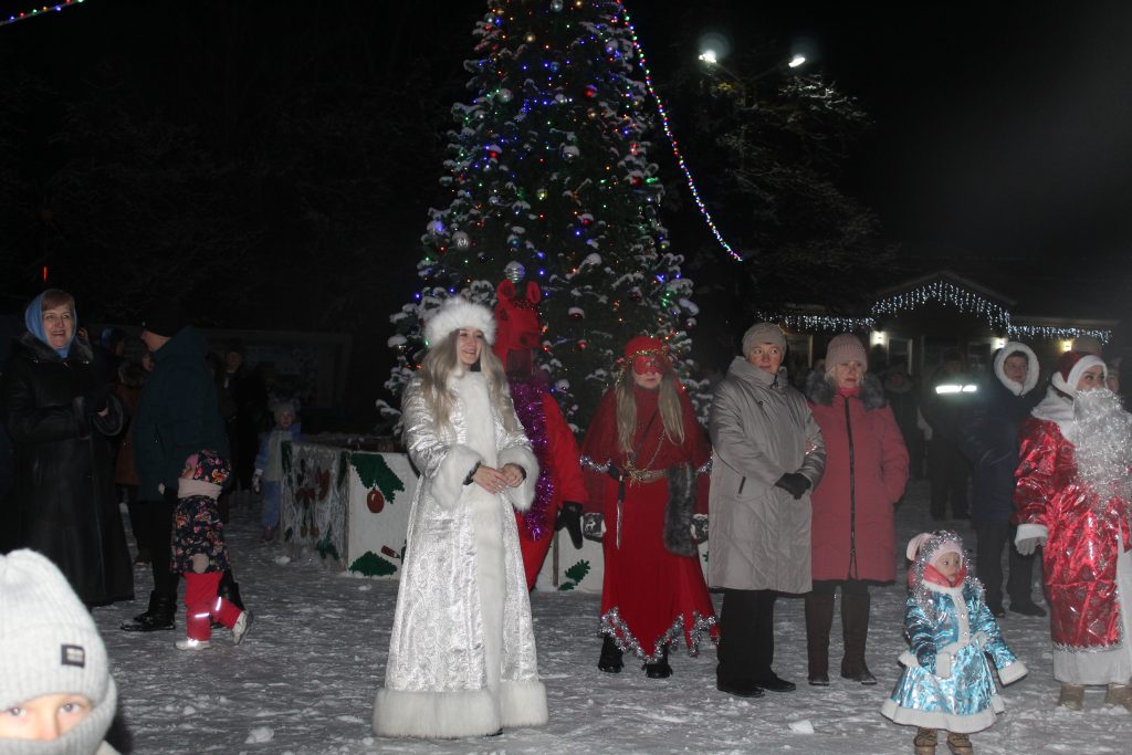 Бал ряженых состоялся в Заветном