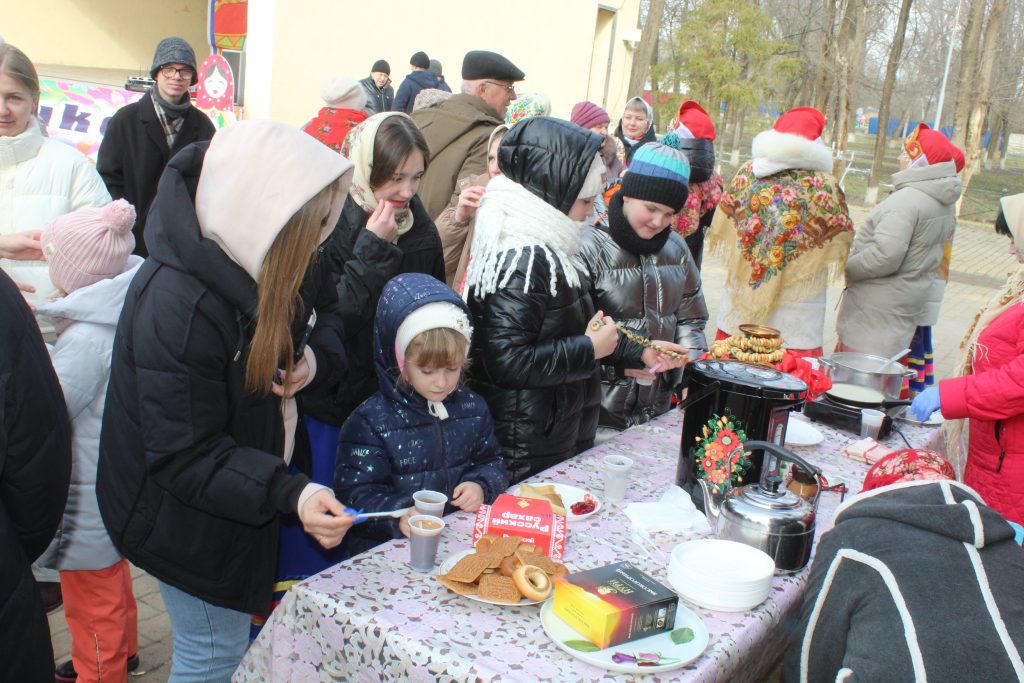 Заветинцы приняли участие в народном гулянии «Масленица‑чародейка»
