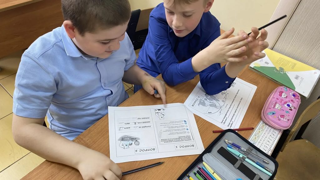 Первые шаги в географии: первоклассники  приняли участие в диктанте от Русского географического общества