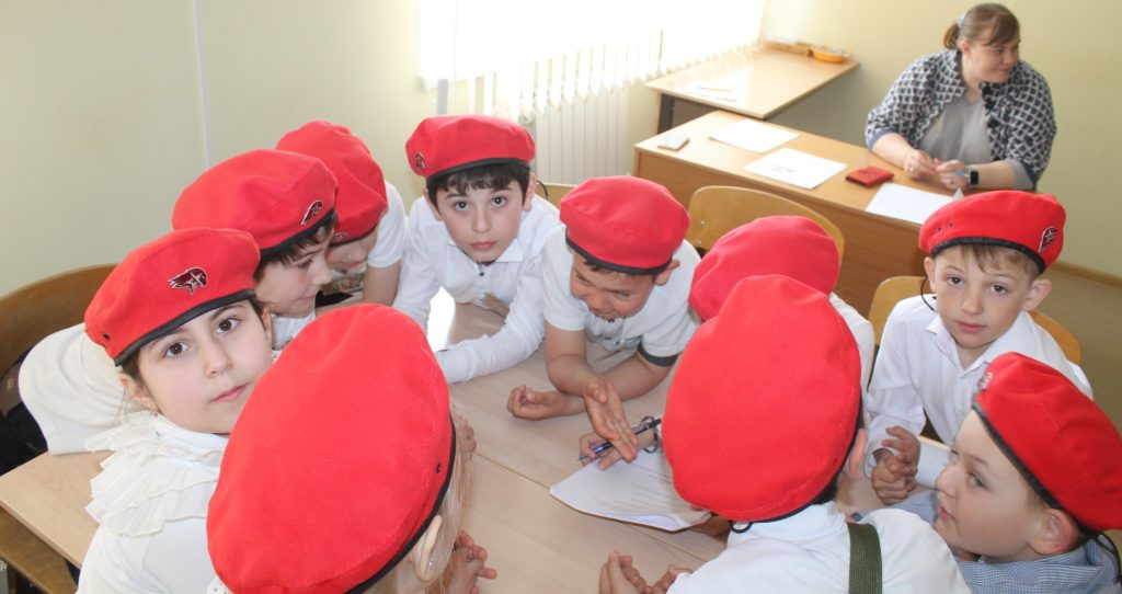 Зарница 2.0: в Заветинской школе 2 состоялся муниципальный этап военно-спортивной игры для учащихся начальной школы