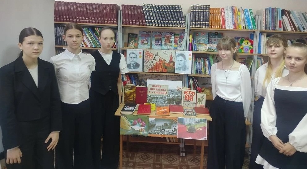 Страницы подвига: для восьмиклассников проведен литературный час ко Дню Победы