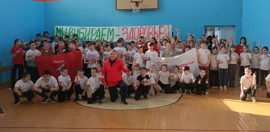 Спорт объединяет: в Федосеевской школе провели «Зарядку с чемпионом»