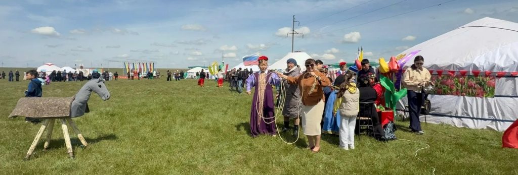 Фестиваль тюльпанов: директор музея истории Заветинского района посетила межрегиональный праздник в Калмыкии