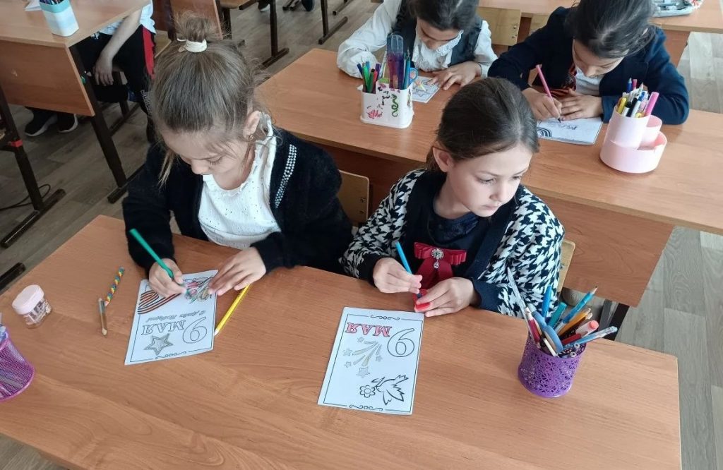 Лучики благодарности: дети готовят подарки к Дню Победы