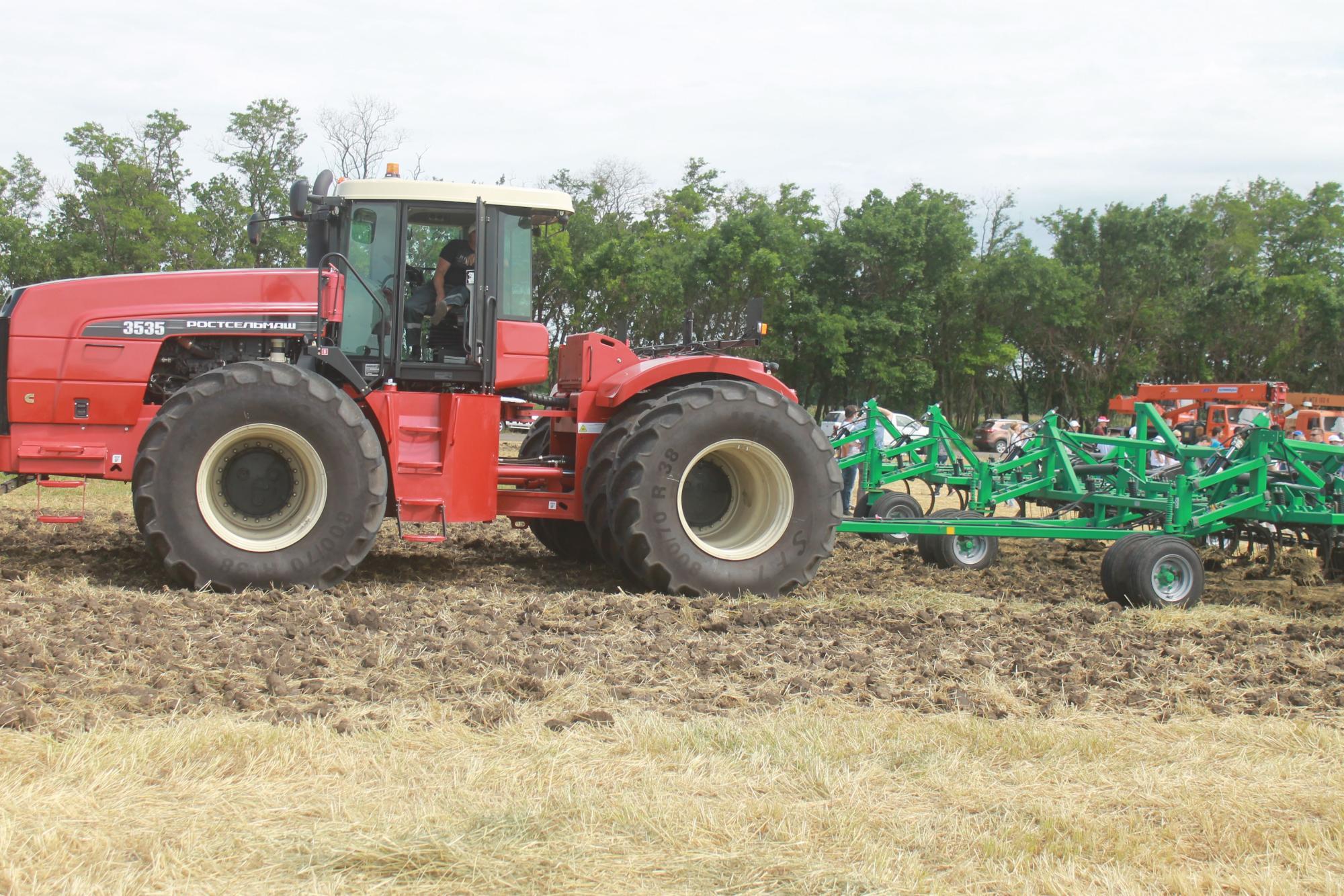 Демонстрация сельскохозяйственной техники в работе